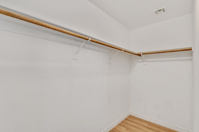 Building Photo - Spacious Three Story 3 Bed 3.5 Bath Smarth...