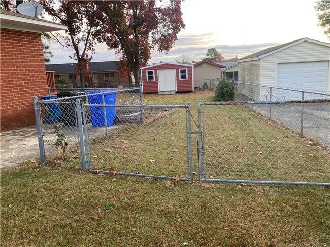 Building Photo - 1401 Greenock Ave