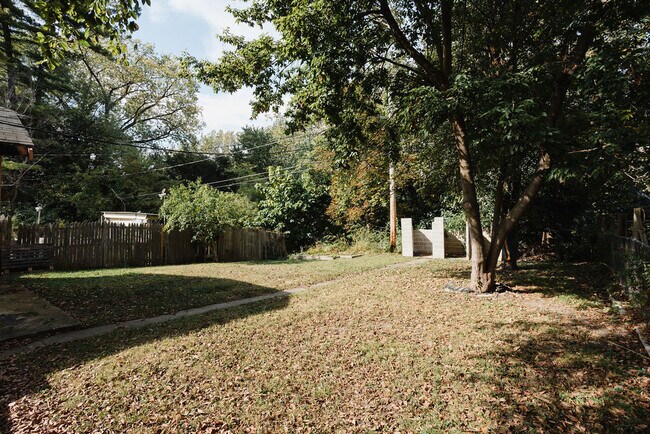 Building Photo - 714 Helmholz Ave