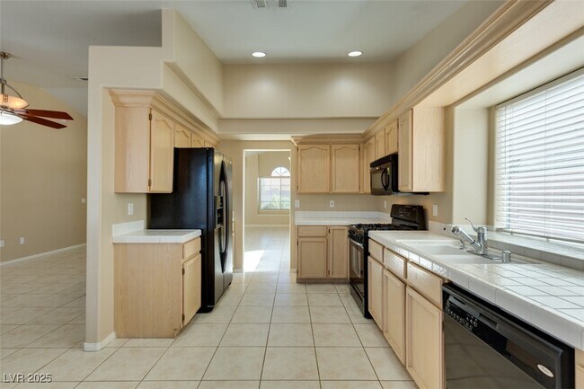 Building Photo - 1744 Knotty Pine