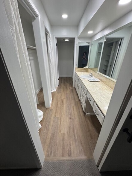 Primary Bedroom Ensuite 1/1 - 4999 S Eastridge Ln