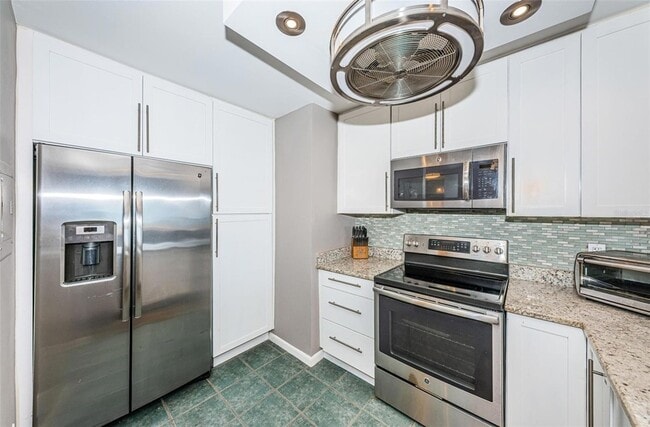 Building Photo - 6104 Palma Del Mar Blvd S