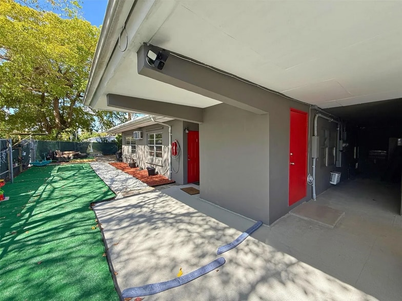 Building Photo - 1390 Riverland Rd