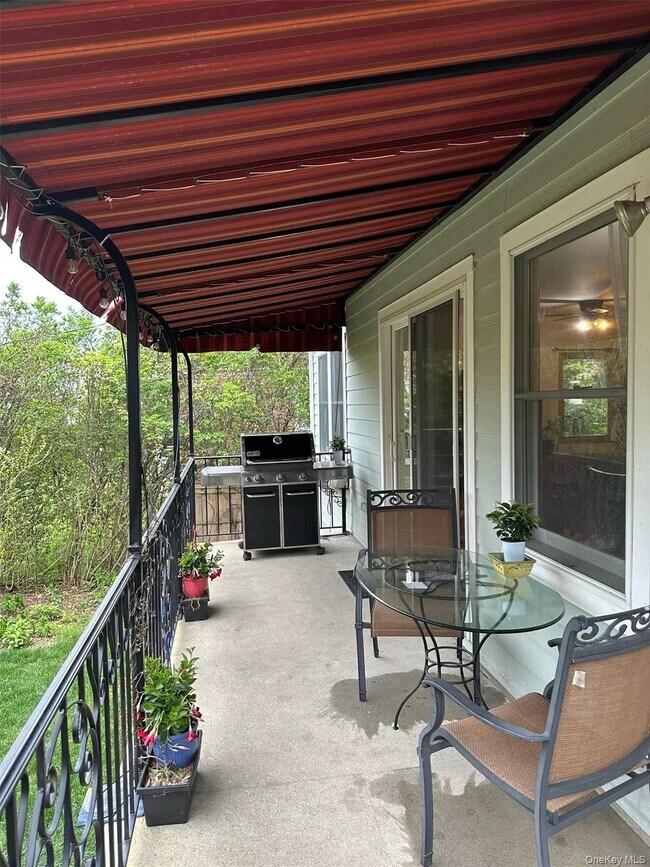 Building Photo - 322 E Beech St