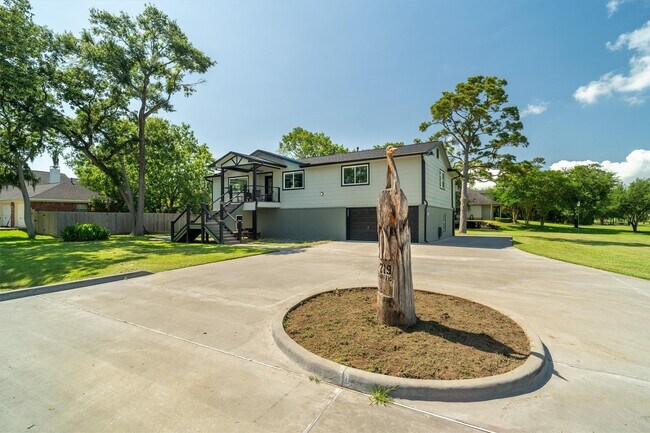 Building Photo - 719 Fairfield Ave