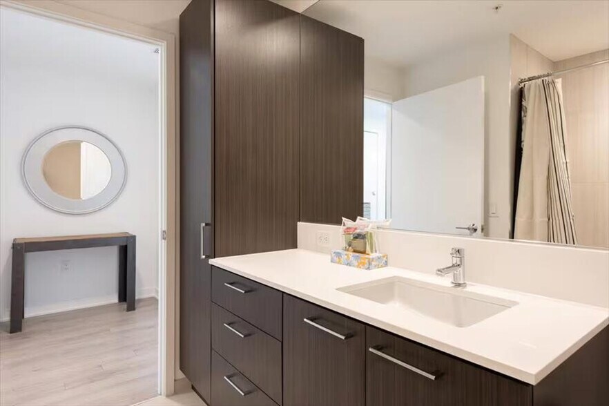 Building Photo - 11911 Freedom Dr