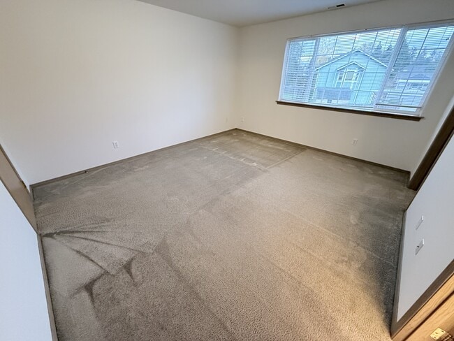 Building Photo - 502 91st Ave SE