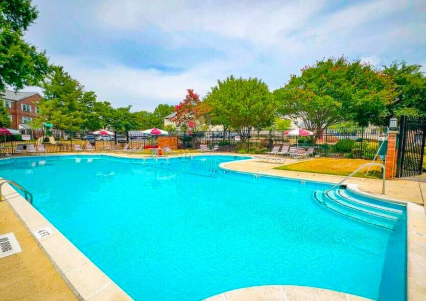 Building Photo - 4417 Romlon St