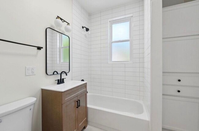 Building Photo - 1340 W Hollywood Ave