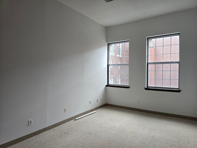 Building Photo - 147 Rawson Rd