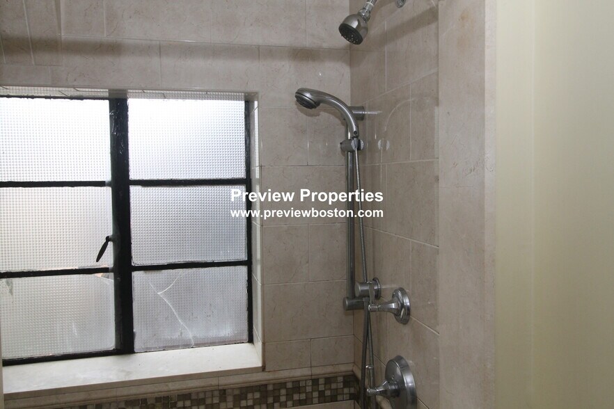 Building Photo - 97 Strathmore Rd