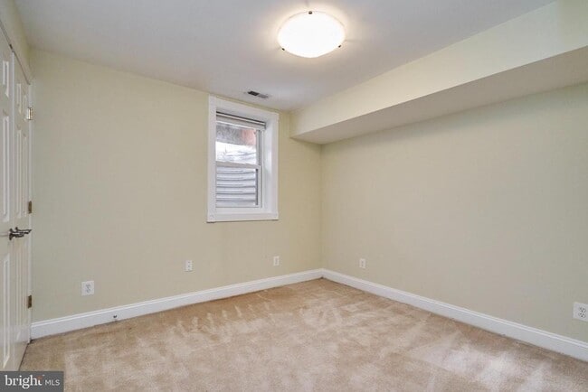 Building Photo - 500 Springvale Rd