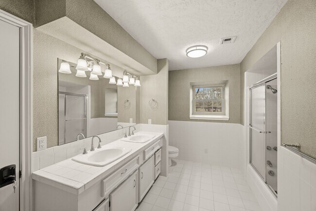 Building Photo - 13835 Jarvis Rd