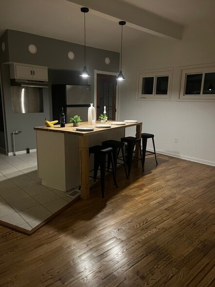 Building Photo - 1832 Gilmartin St