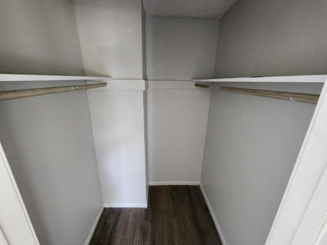 Building Photo - 1012 W 2nd St