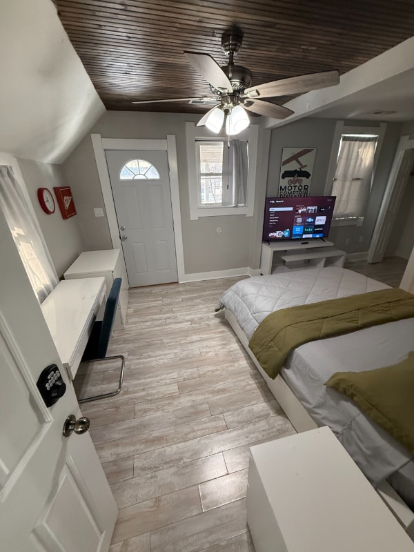 Building Photo - 230 N Randolph St