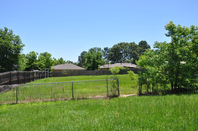 Building Photo - COMING SOON! Updated 3 Bedroom in Lindale ...