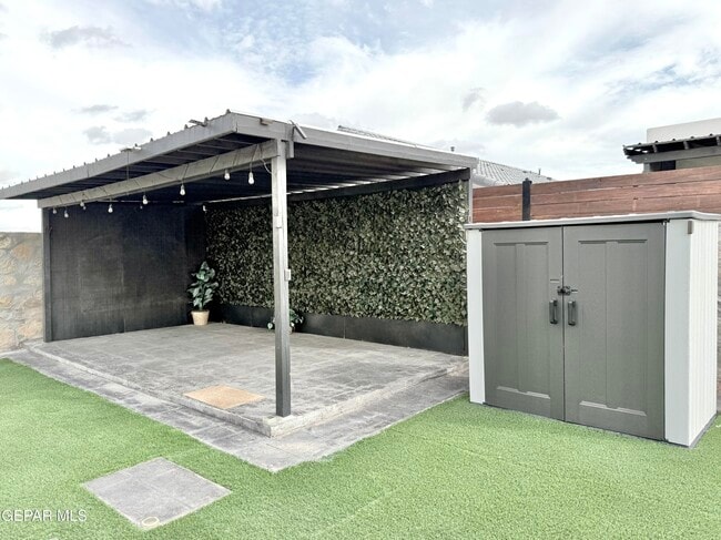 Building Photo - 12824 Linstead Ave