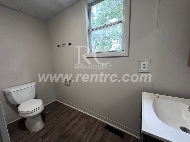 Building Photo - 511 Jackson-