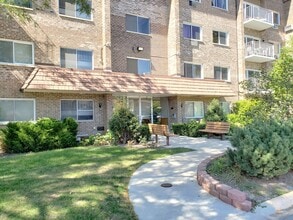 Building Photo - 10373 Dearlove Rd