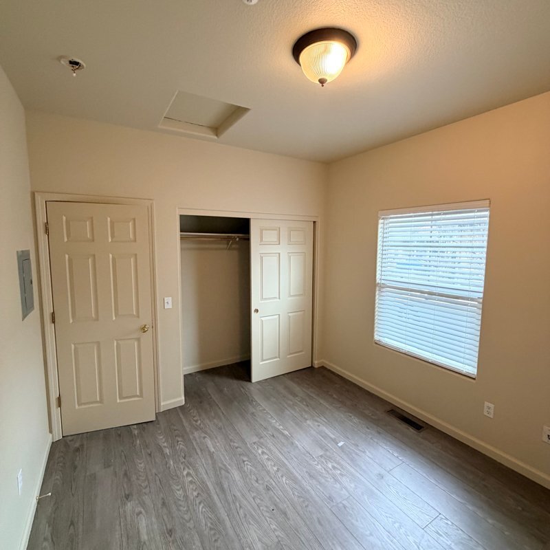 Building Photo - 416 N Cloverdale Blvd