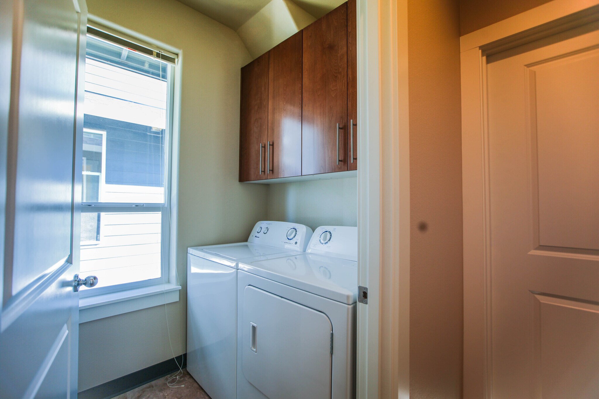 Building Photo - 910 Grove SW St