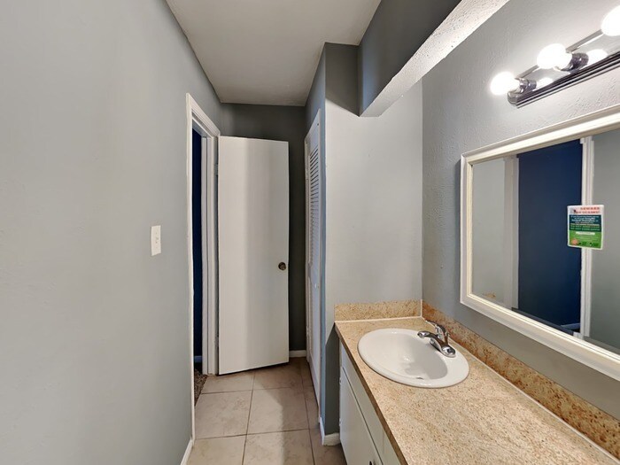 Building Photo - 2142 Oak Shores Dr