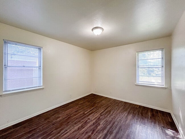 Building Photo - 3805 Atlas Dr