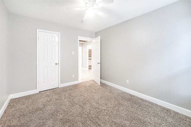 Building Photo - 7015 Yardley Dr