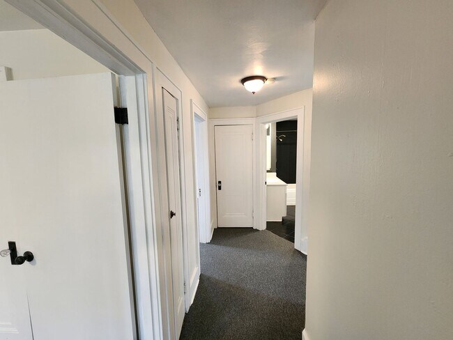 Building Photo - 3 Bedrooms 1 bath home for RENT!