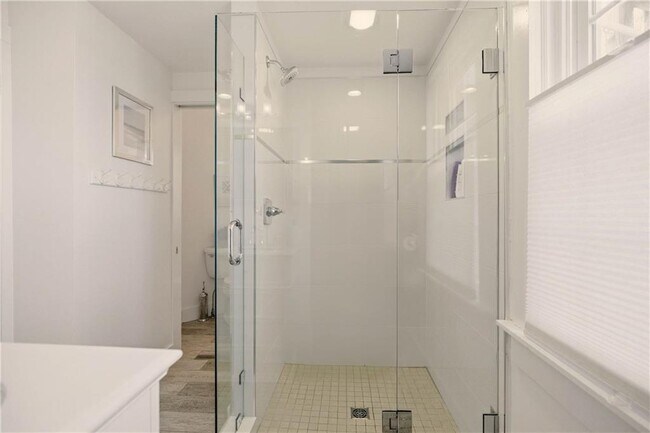 Building Photo - 38 Pope St