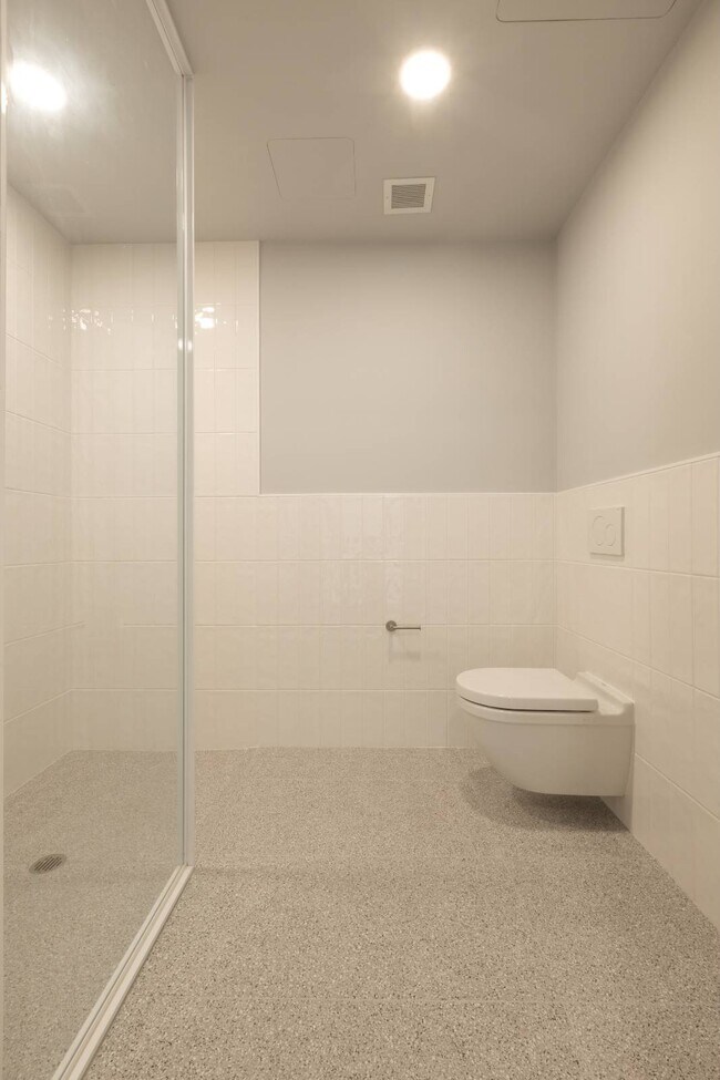 Building Photo - 547 W 47th St