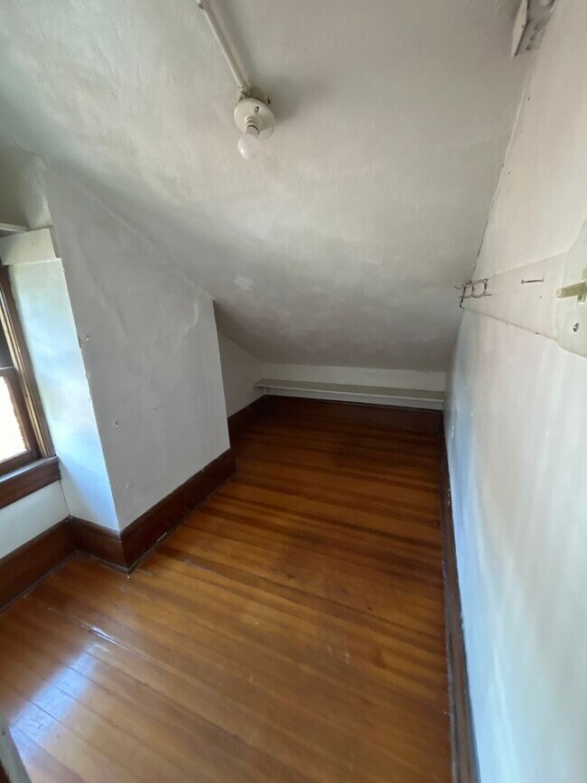 Building Photo - 2923 Melrose Ave NW