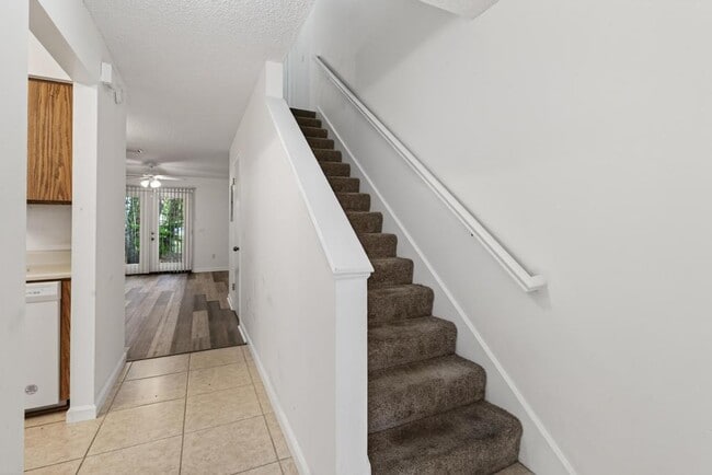 Building Photo - 10 Moultrie Creek Cir