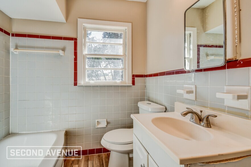 Building Photo - 9725 Red Ln Dr