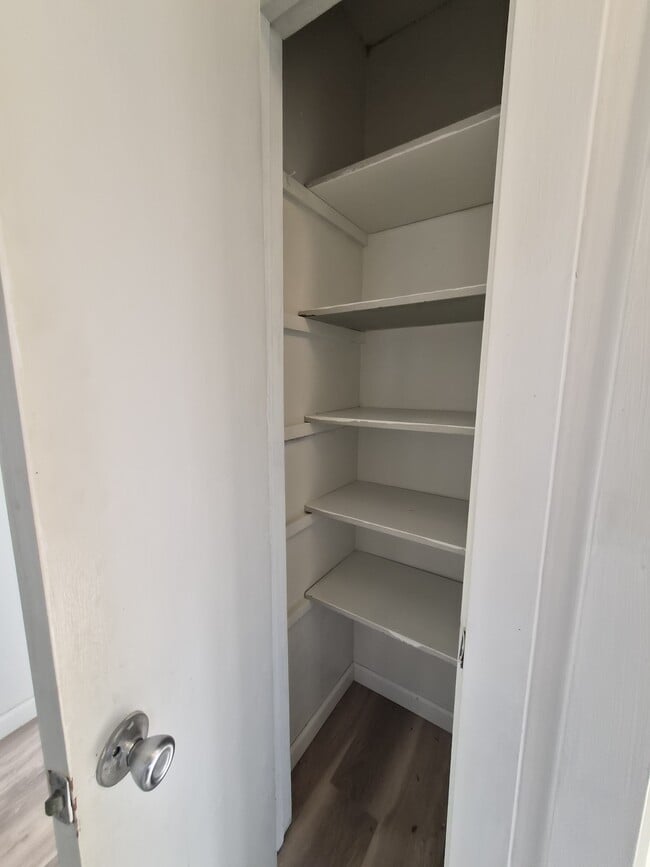 Building Photo - 5309 W Hill Dr