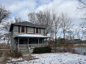 Building Photo - 3-BDR Riverfront House in Old Town