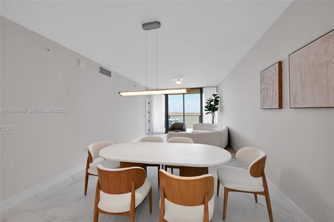 Building Photo - 700 NE 24th St