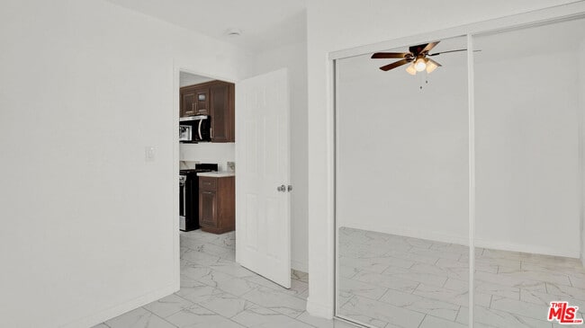 Building Photo - 2239 W Lincoln St