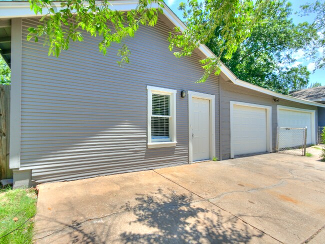 Building Photo - 4410 N Blackwelder Ave