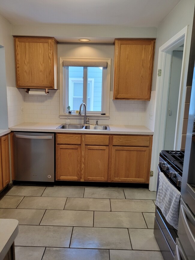 Building Photo - 3711 Hunter Ave