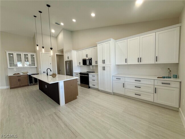 Building Photo - 106 NE 8th Pl