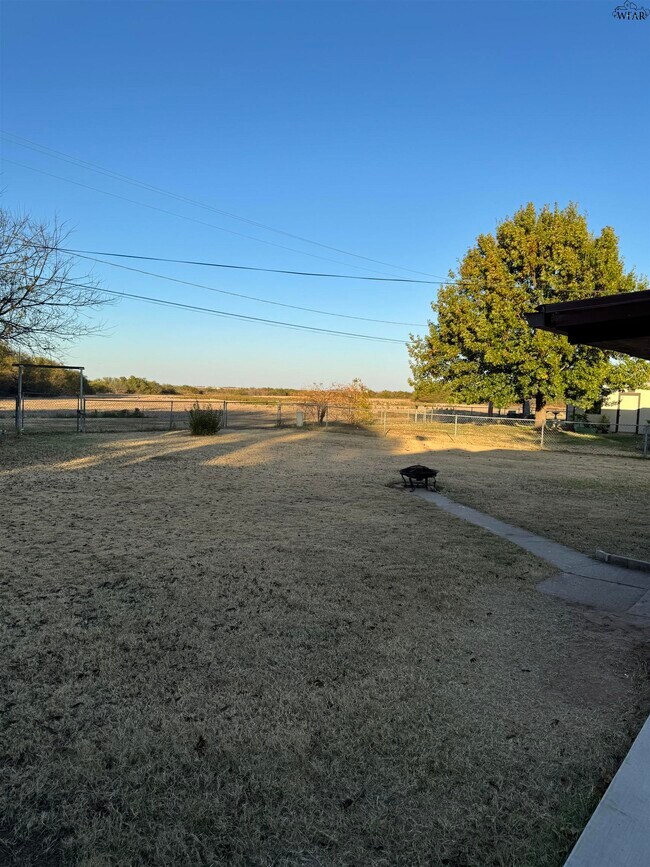 Building Photo - 2304 Tinker Trl