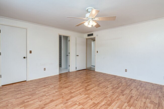 Building Photo - Great East Side Location 4 Bed/2 Bath Home