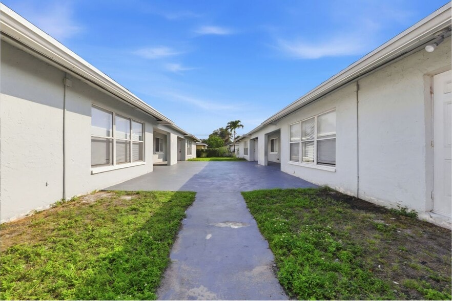 Building Photo - 5704 NW 28th St