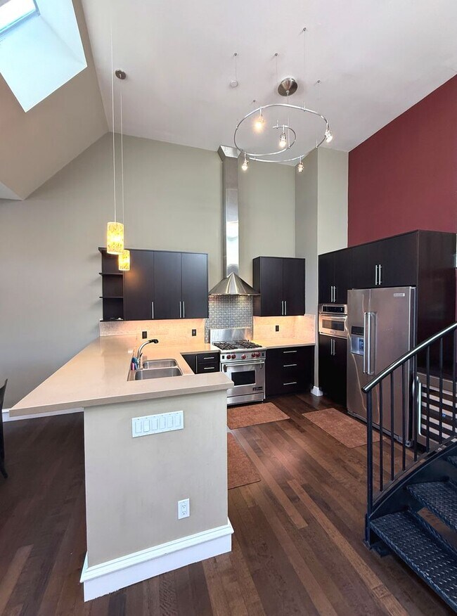 Building Photo - HUGE MODERN BRIGHT Potrero Hill Top Floor ...