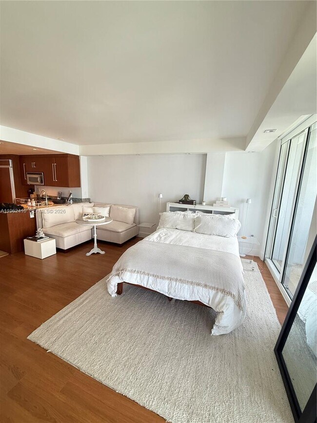 Building Photo - 10275 Collins Ave