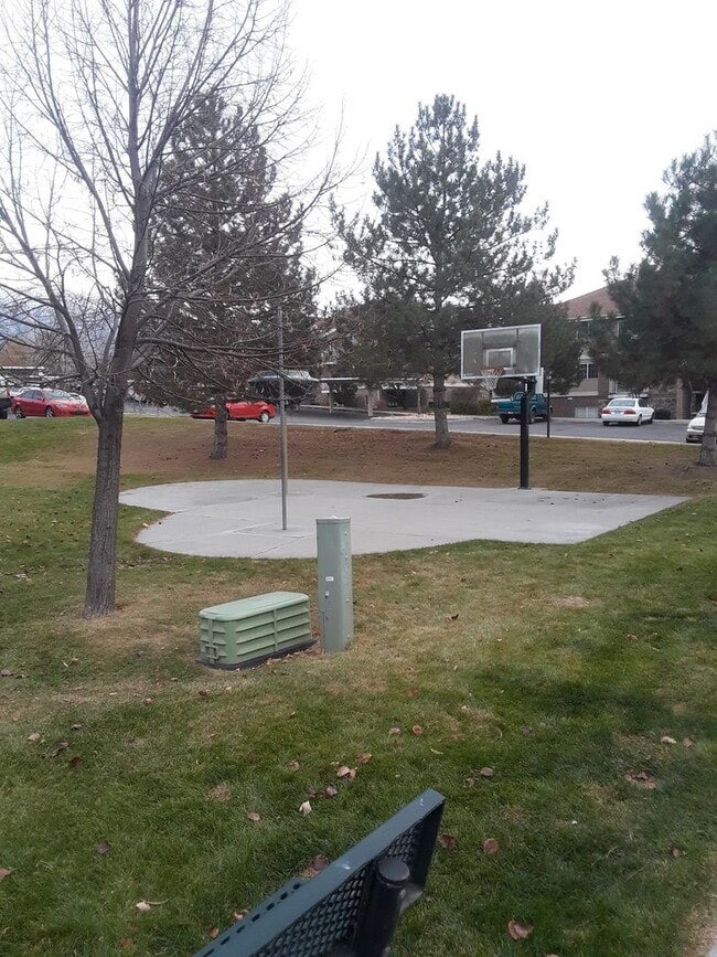 Building Photo - Darling Ground Floor Stonebrook Condo