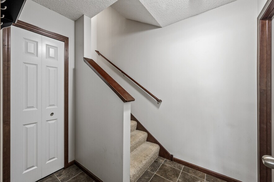 Building Photo - 11917 Emery Village Dr N