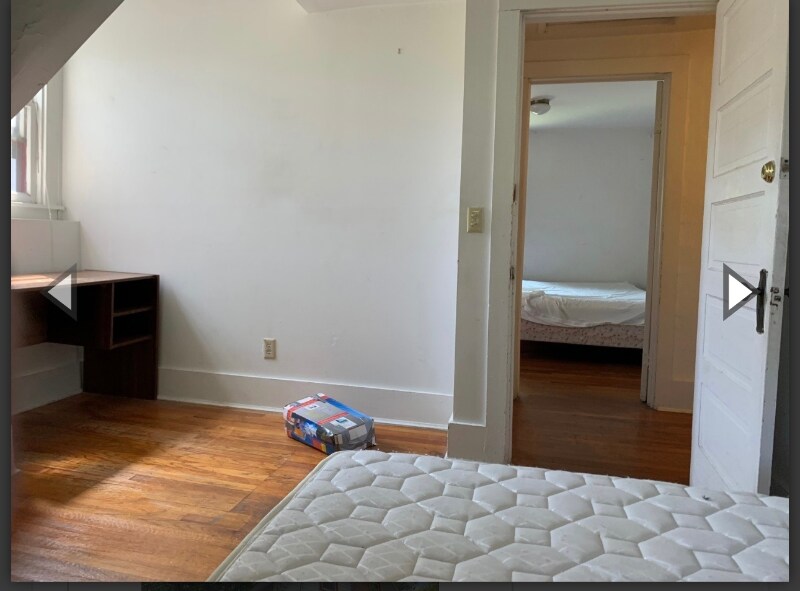 Building Photo - 918 Danby Rd